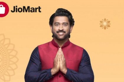 Dhoni became the brand ambassador of Mukesh Ambani's company